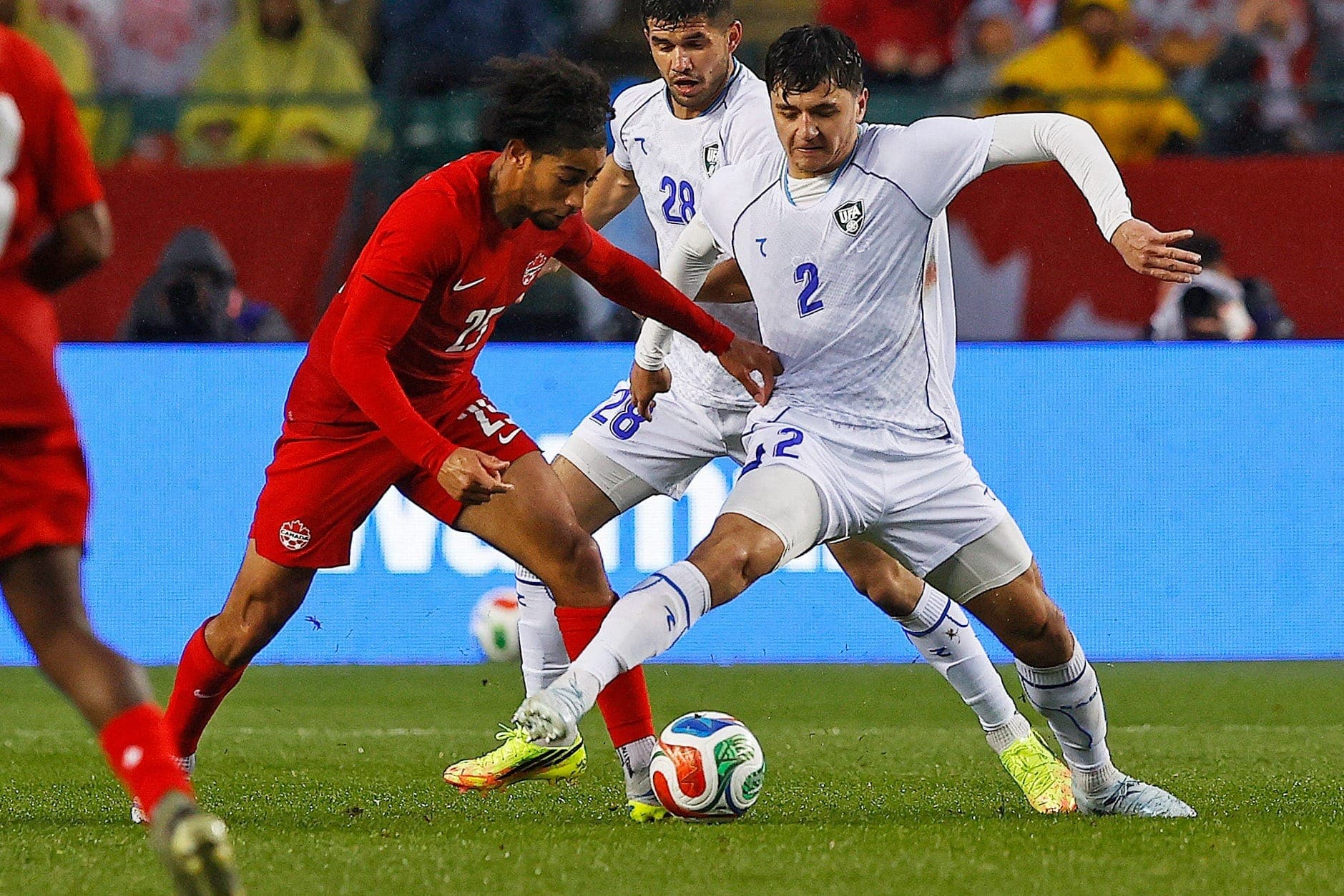 Canadá x Uzbequistão reuniu seleções que vão para a Copa