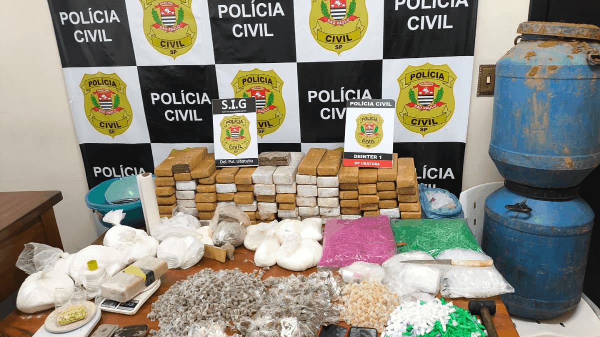 Drogas enterradas em tonéis são apreendidas em Ubatuba