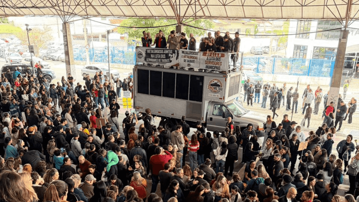 Greve: Servidores de Taubaté realizam protesto na Avenida do Povo