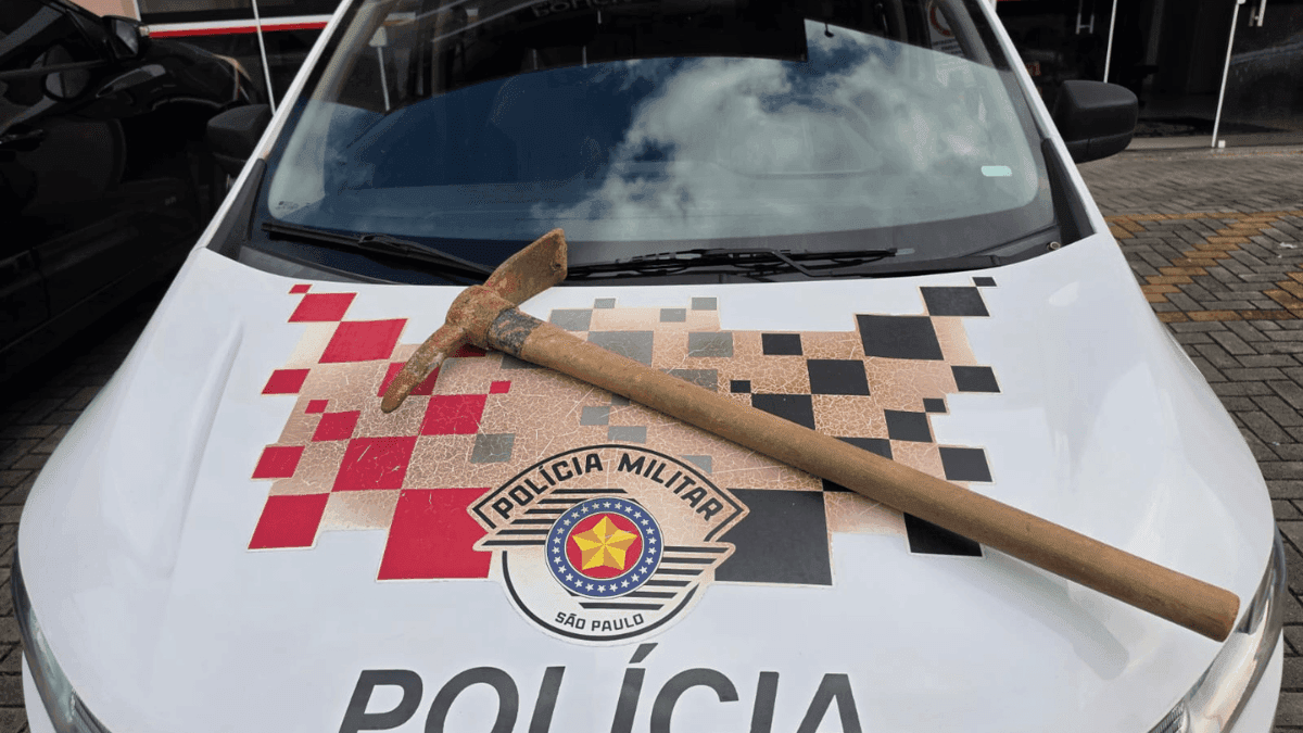 Homem é preso após ameaçar a companheira com uma picareta em SJCampos