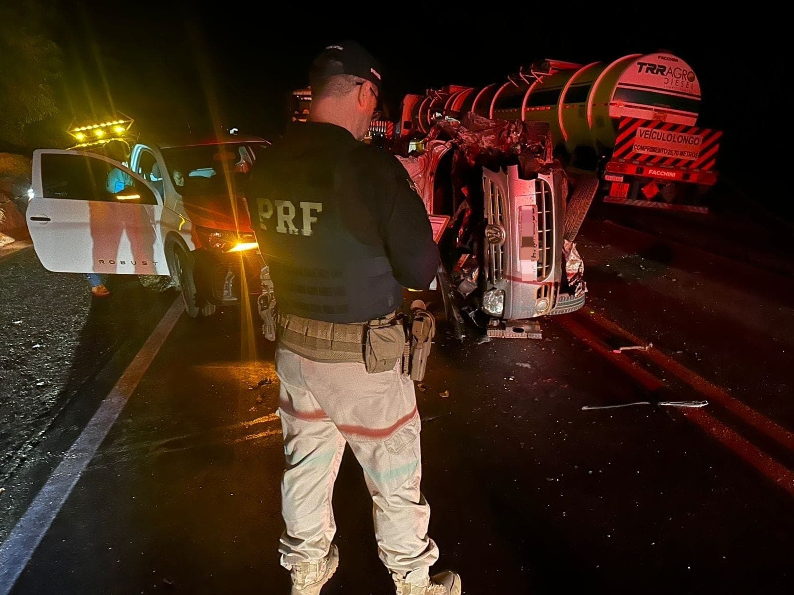 Batida frontal na BR-376 matou uma criança de 3 anos e dois motoristas na noite desta quinta-feira, 4
