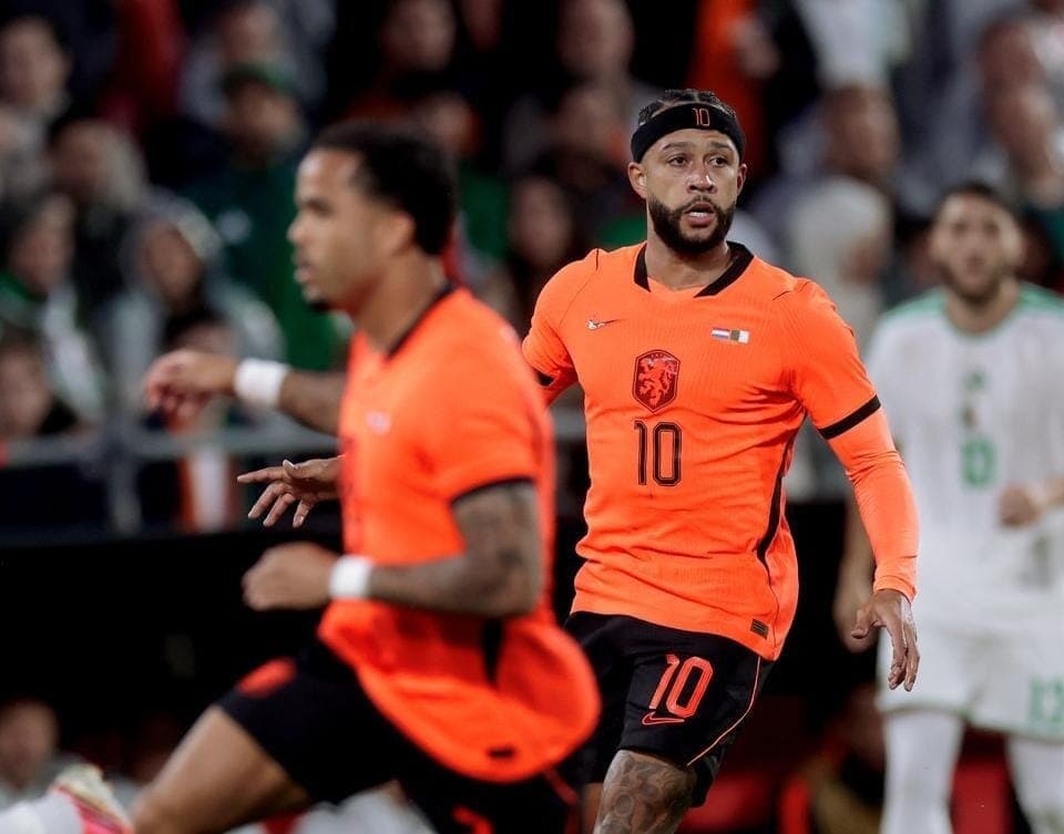 Holanda e Memphis não foram bem, e perderam para a Argélia