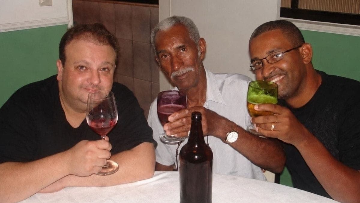 Jacquin posa com sogro e cunhado em registro raro em família