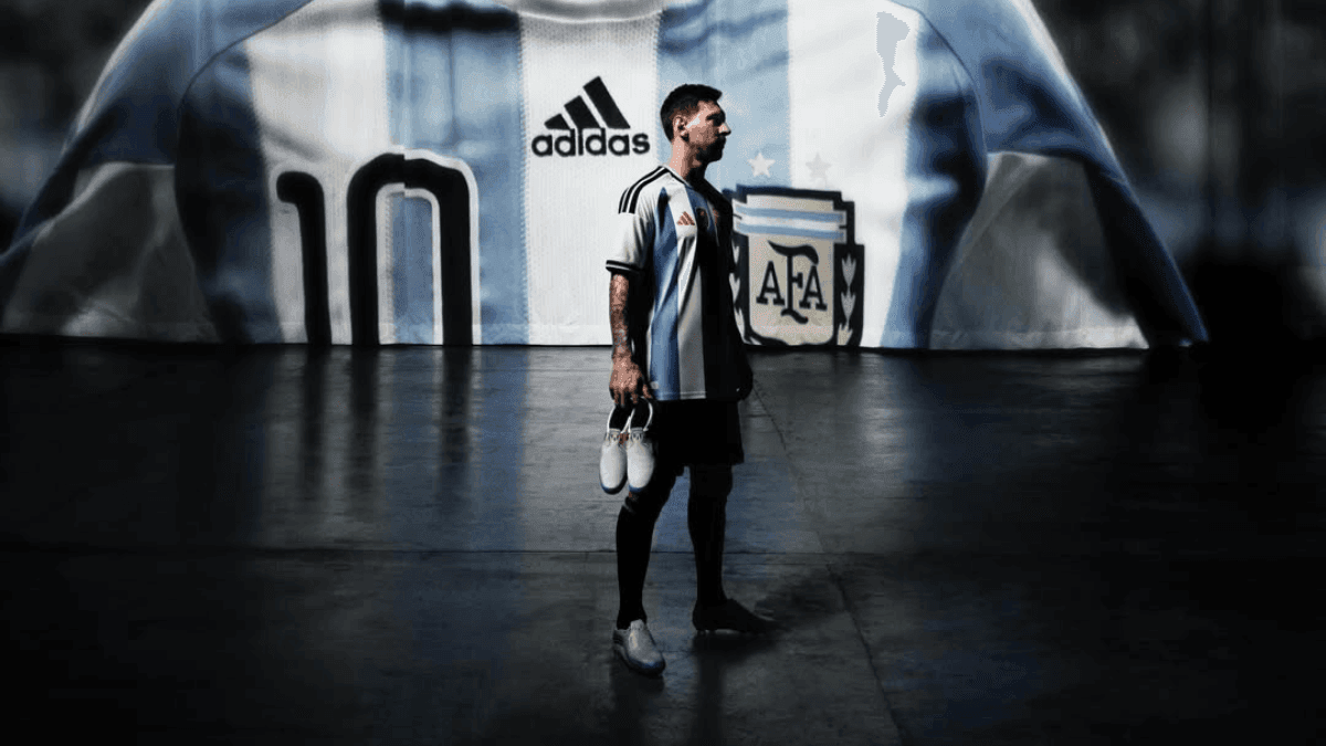 Messi divulga chuteira que será usada em sua última Copa
