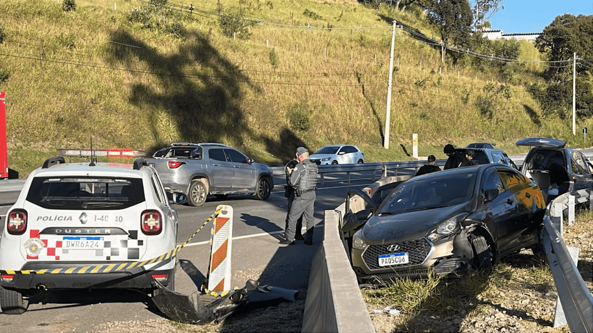 Perseguição terminou quando o motorista perdeu o controle da direção