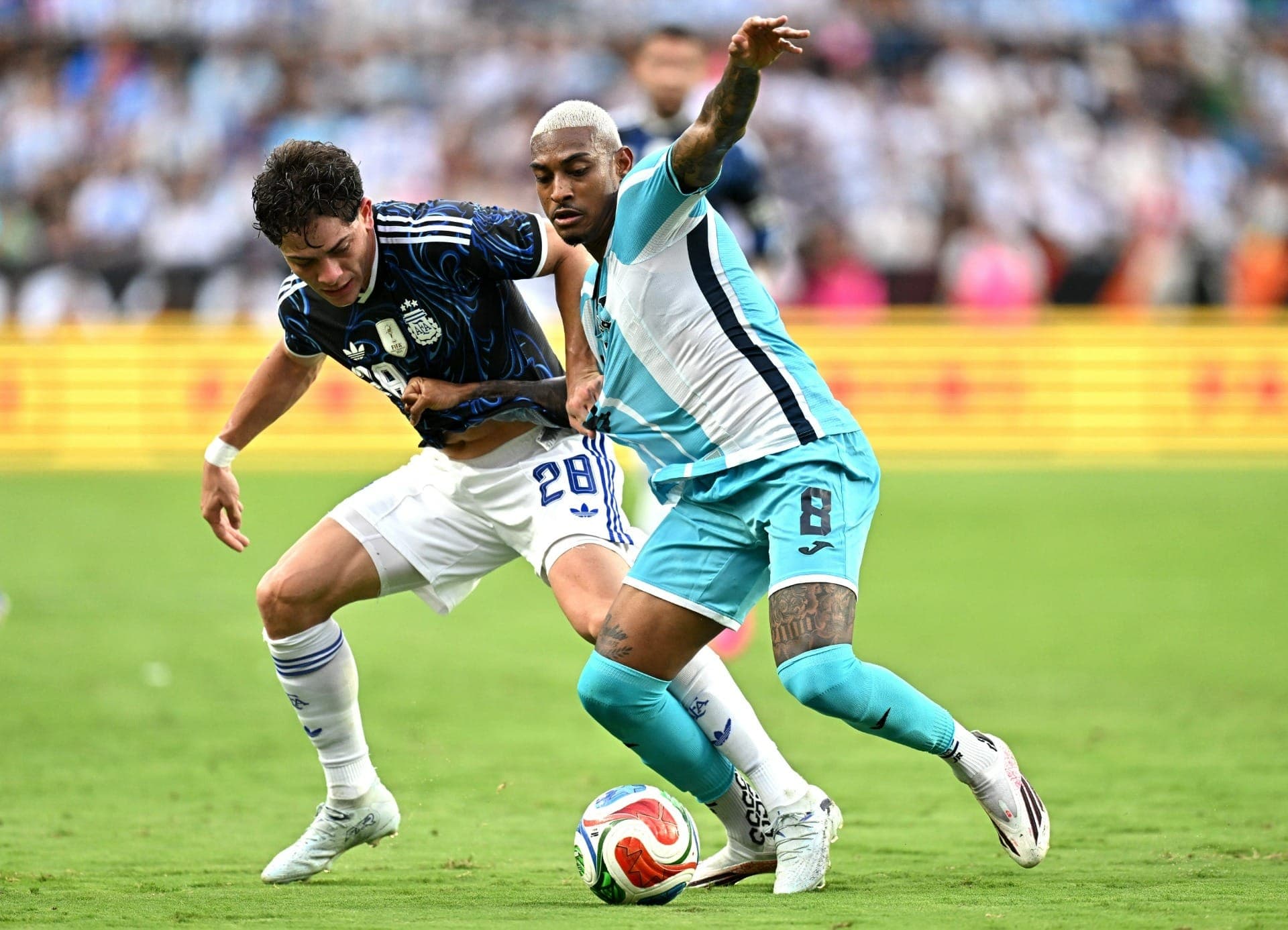 Agustin Giay em ação com a camisa da Argentina