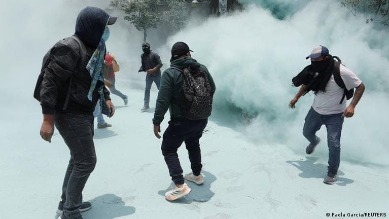 Protestos no México nas vésperas da Copa