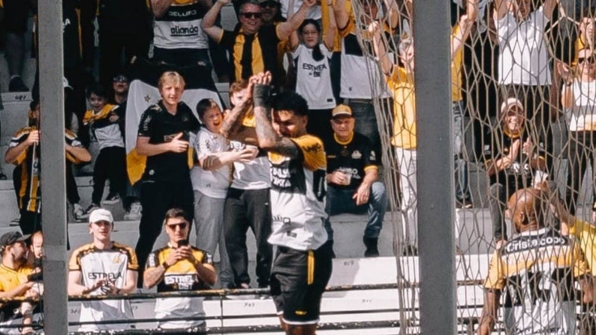 Willean Lepo comemora gol da vitória do Criciúma