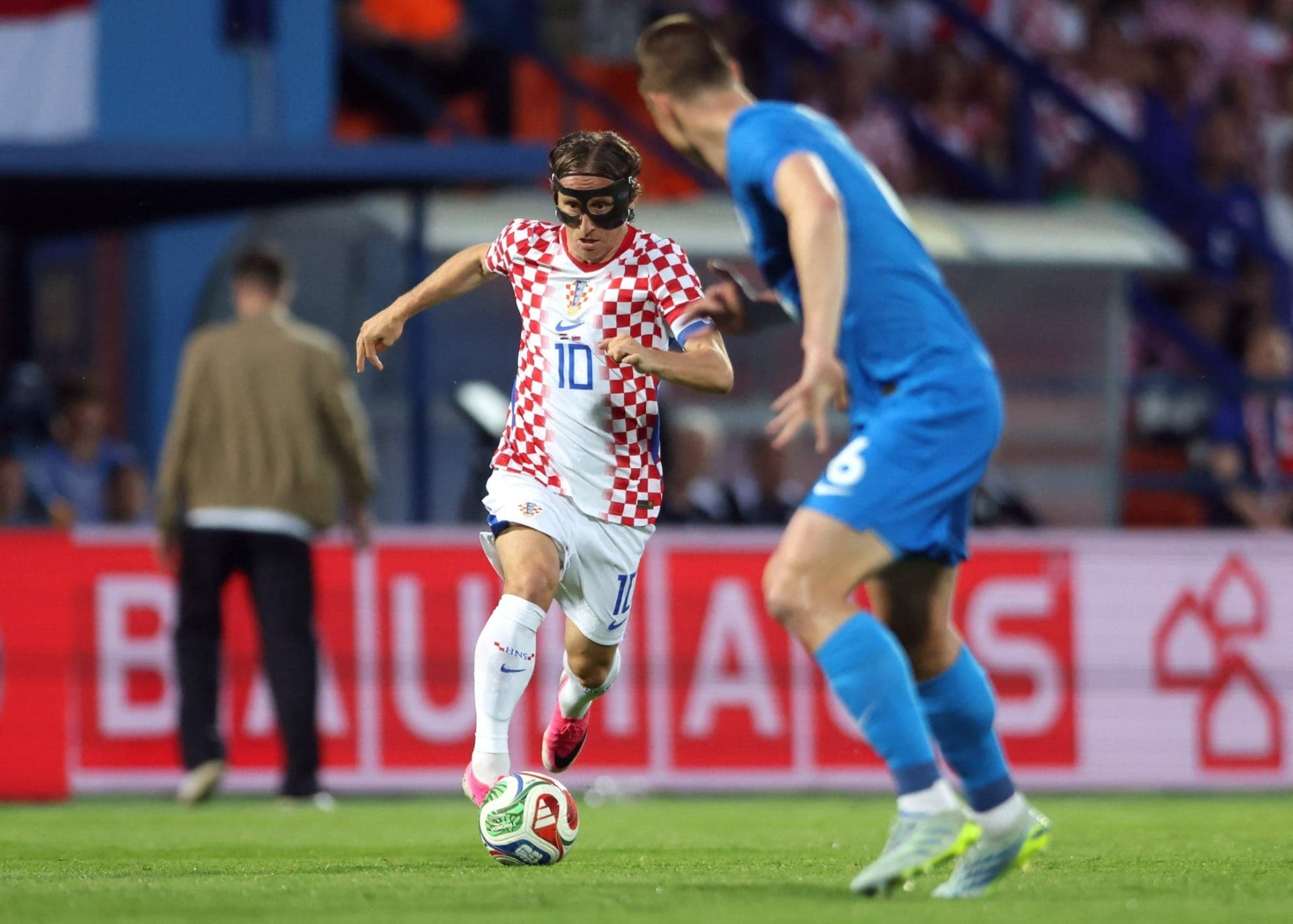 Modric durante amistoso da Croácia