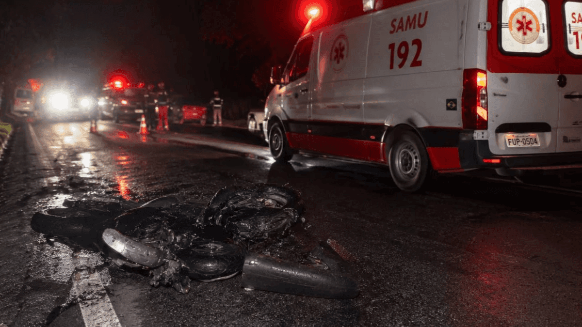 Cinco pessoas ficam feridas após colisão entre motos em São Sebastião