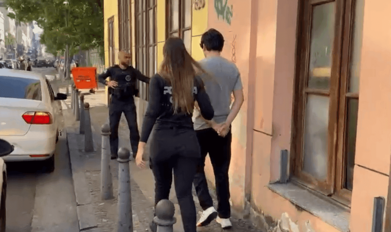 Homem é preso por armazenar material de abuso infantil