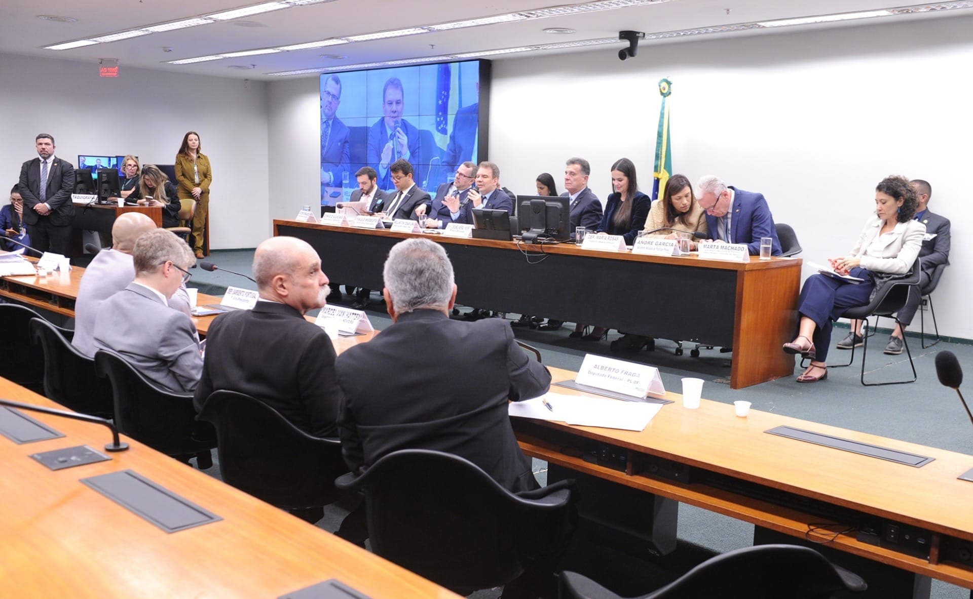 CCJ da Cãmara discute redução da maioridade penal