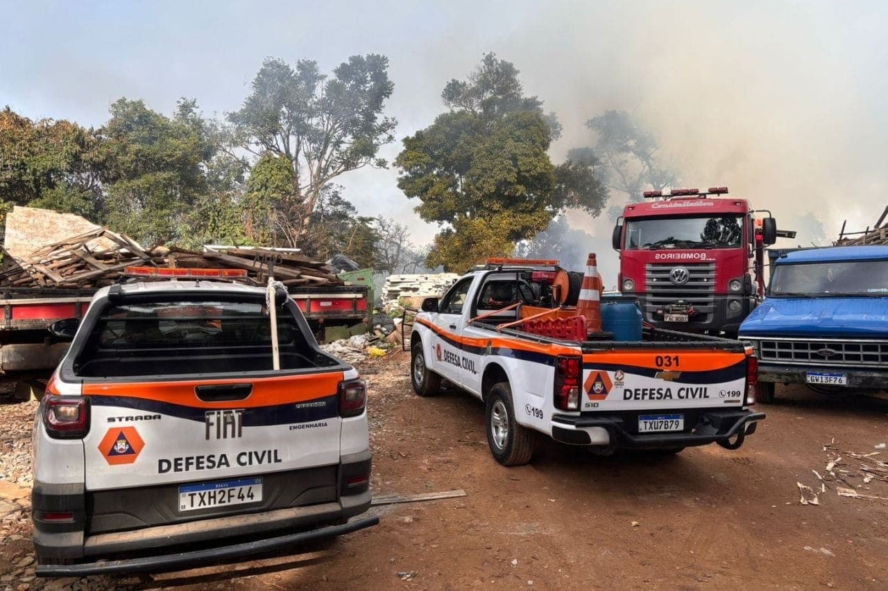 Incêndio atinge depósito de reciclagem em Campos do Jordão nesta terça