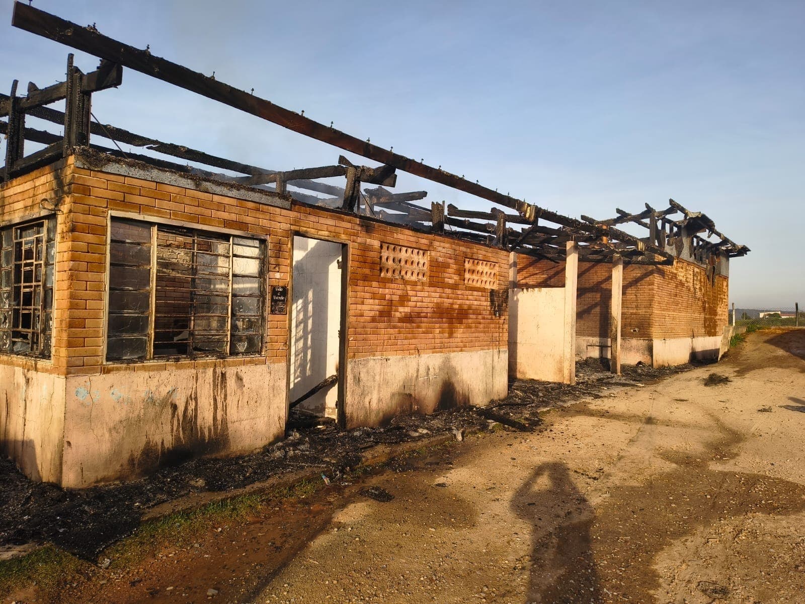 Incêndio atinge PEV em São José dos Campos e mobiliza Corpo de Bombeiros