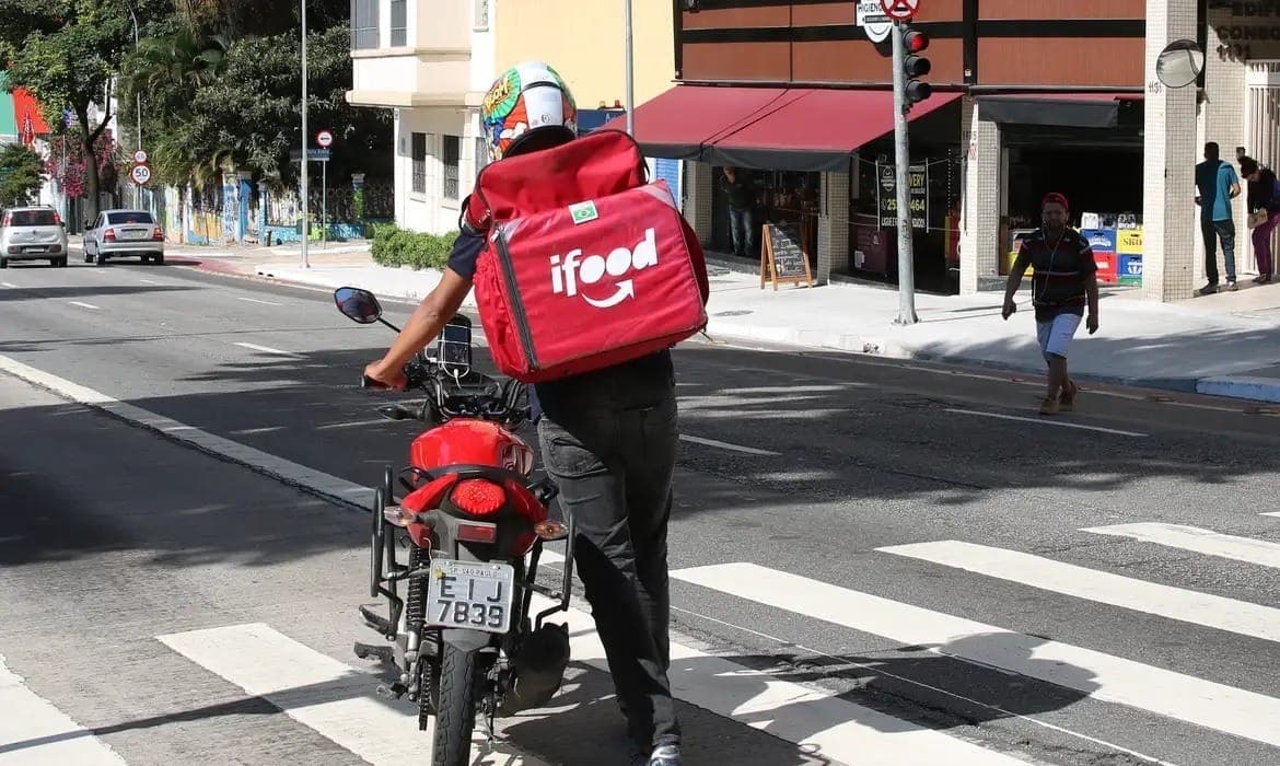 iFood e Prefeitura lançam programa de segurança para entregadores