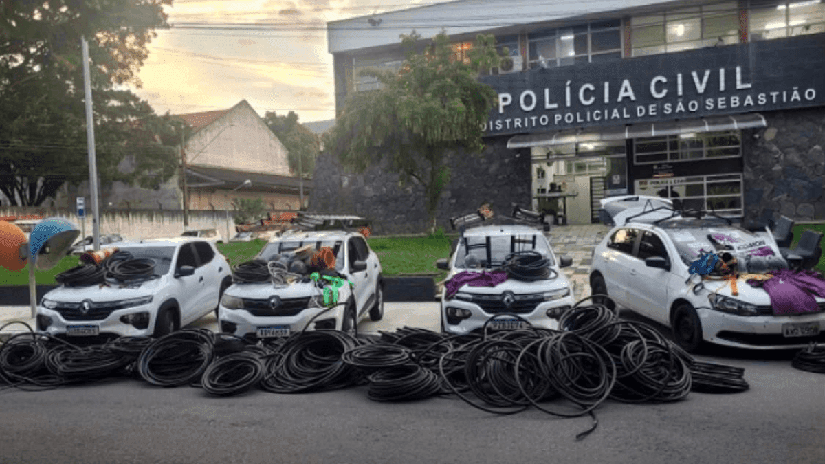 Quadrilha suspeita de furtar 2 toneladas de cabos é presa após perseguição