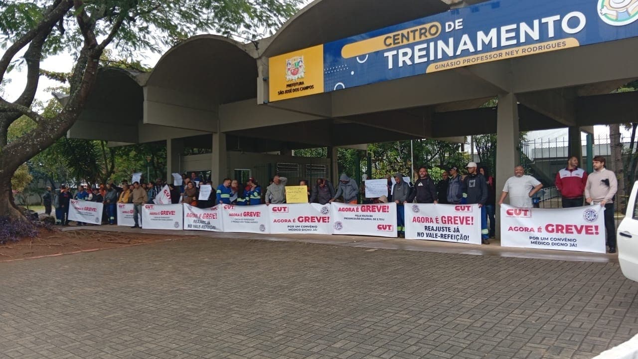 Funcionários da Urbam se reúnem para apoiar a greve
