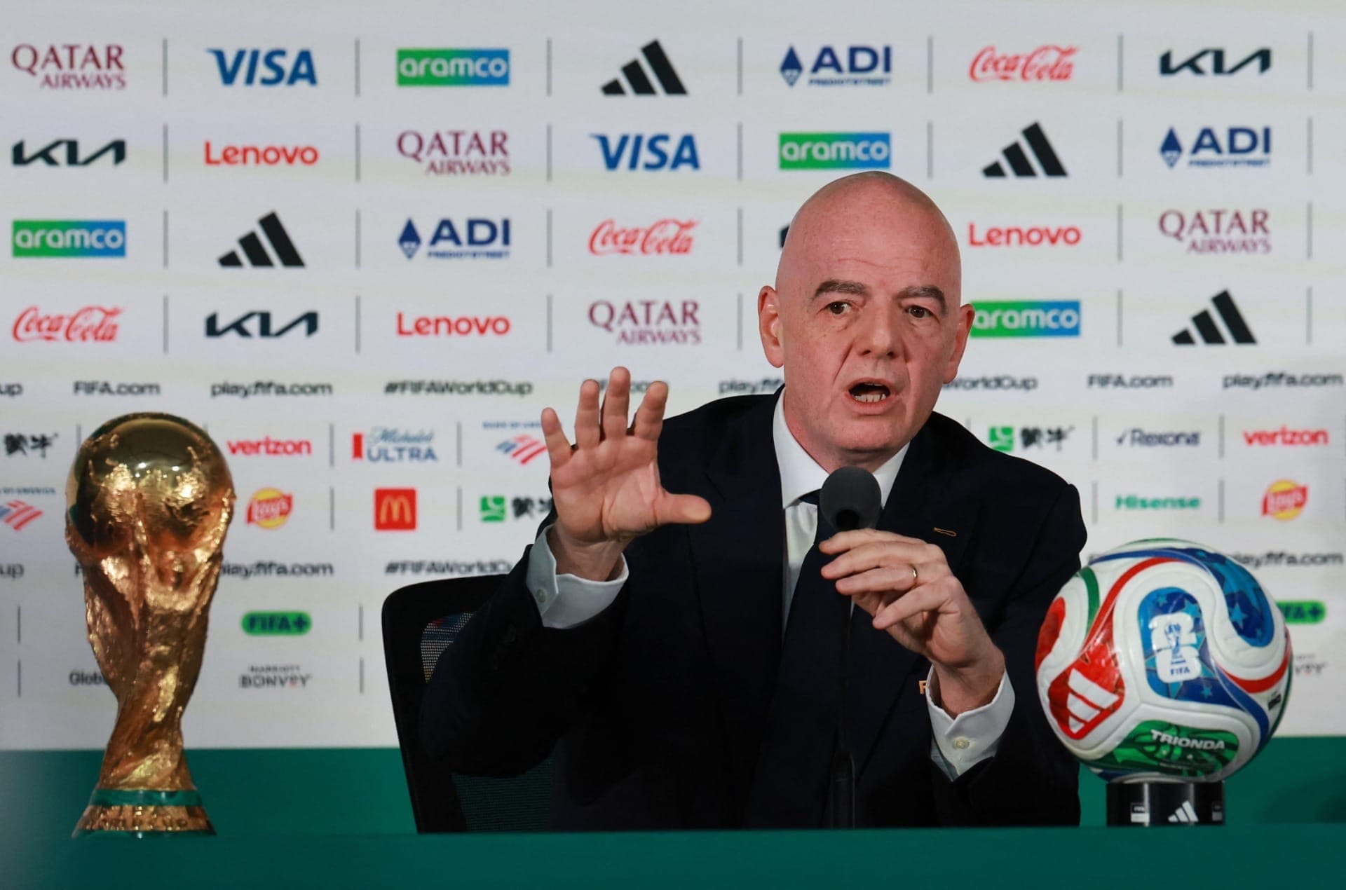 Gianni Infantino, presidente da Fifa, durante entrevista no estádio Azteca