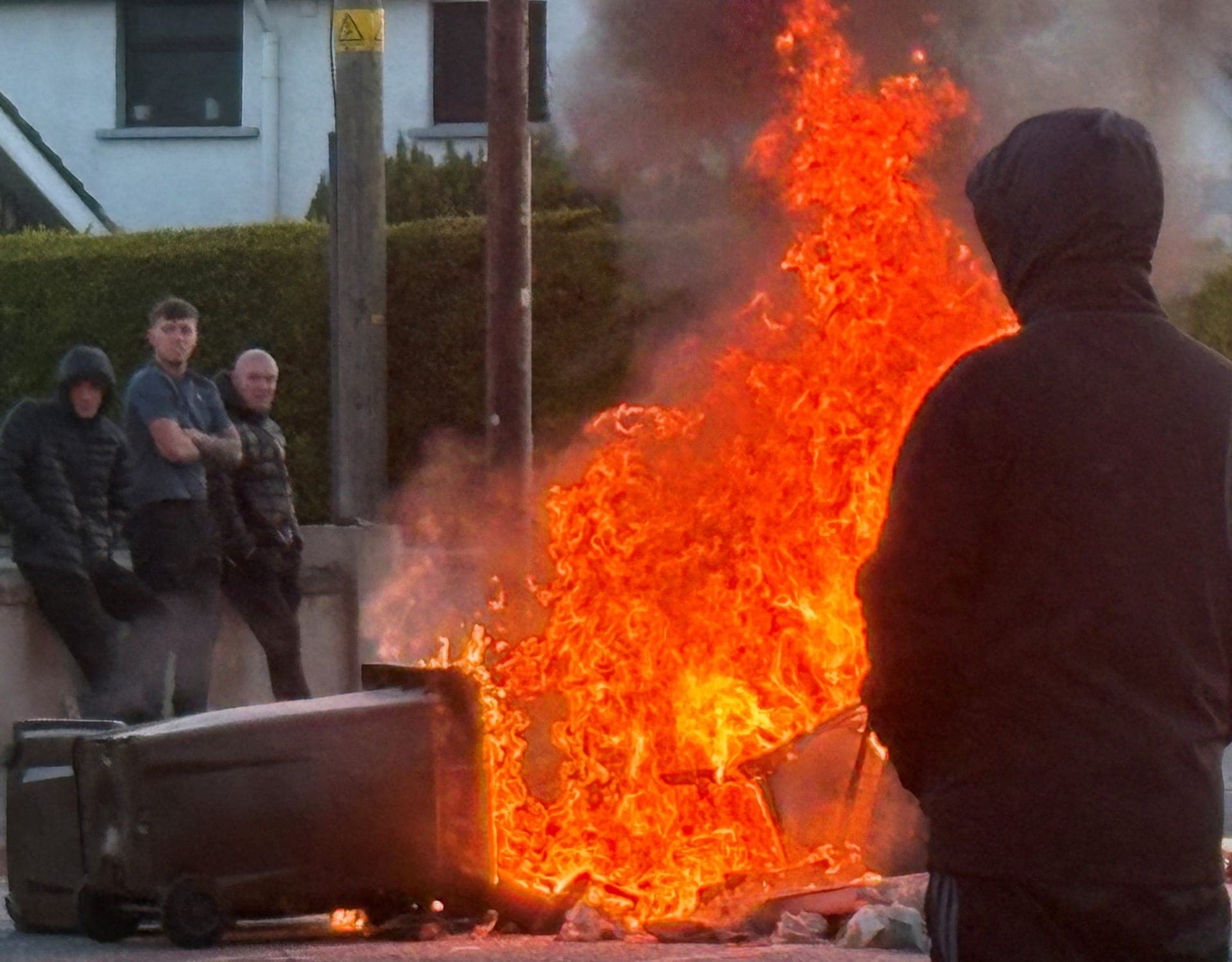 Irlanda do Norte: esfaqueamento provoca protestos violentos