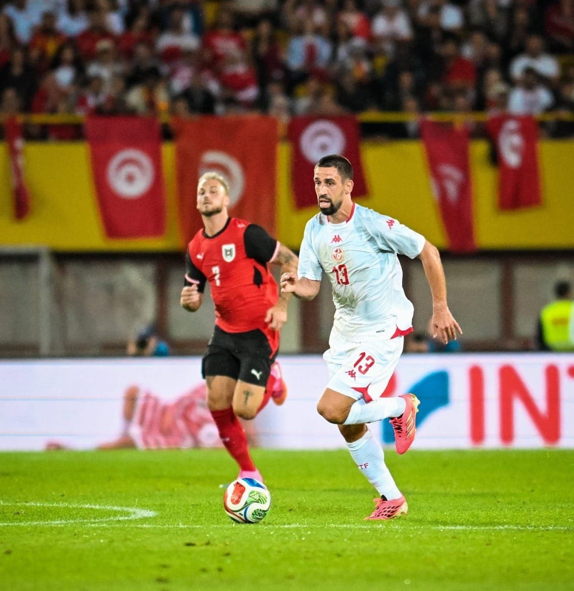 Rani Khedira, à direita, disputa bola com Xaver Schlager, da Áustria