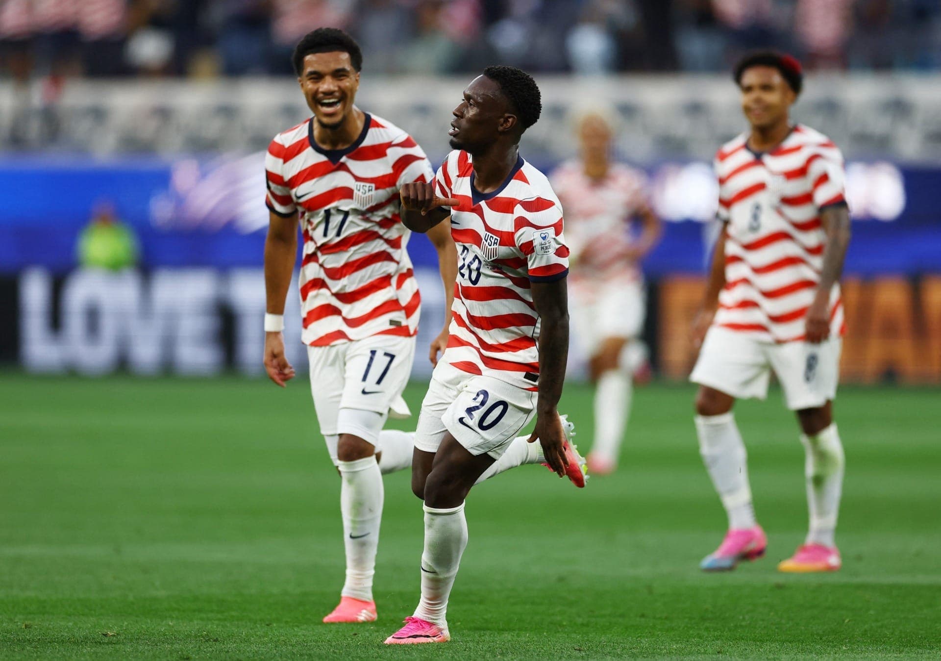 Balogun marcou dois gols na vitória dos Estados Unidos contra o Paraguai