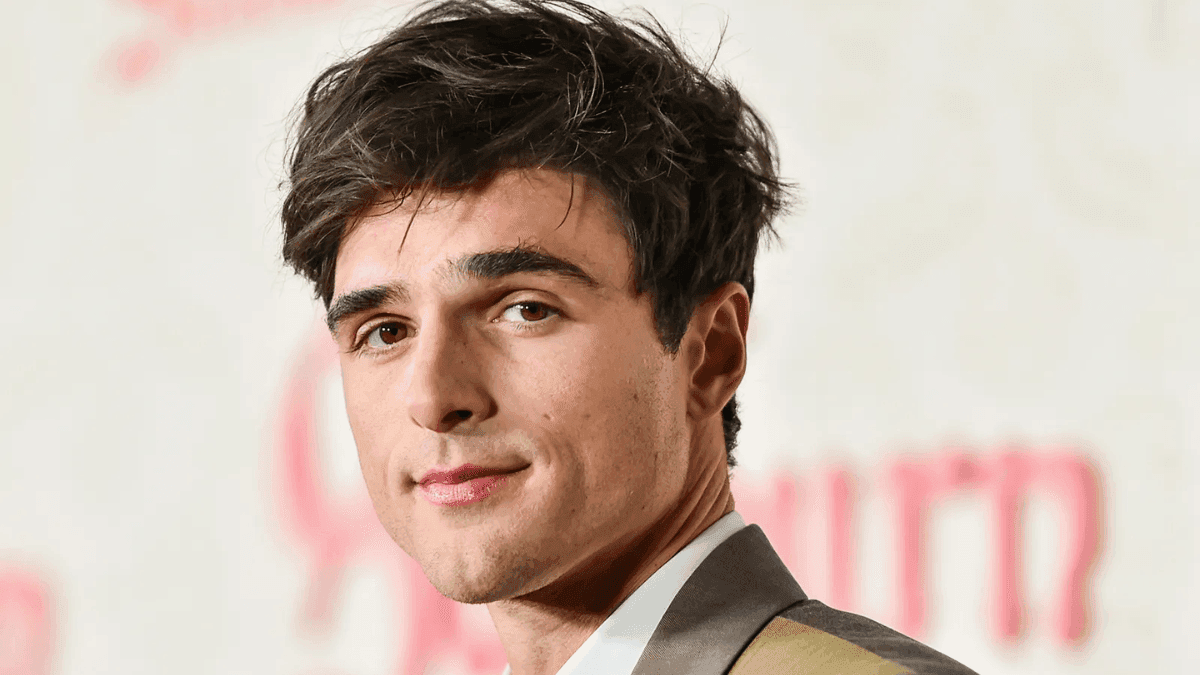 Jacob Elordi se irrita com fã brasileiro