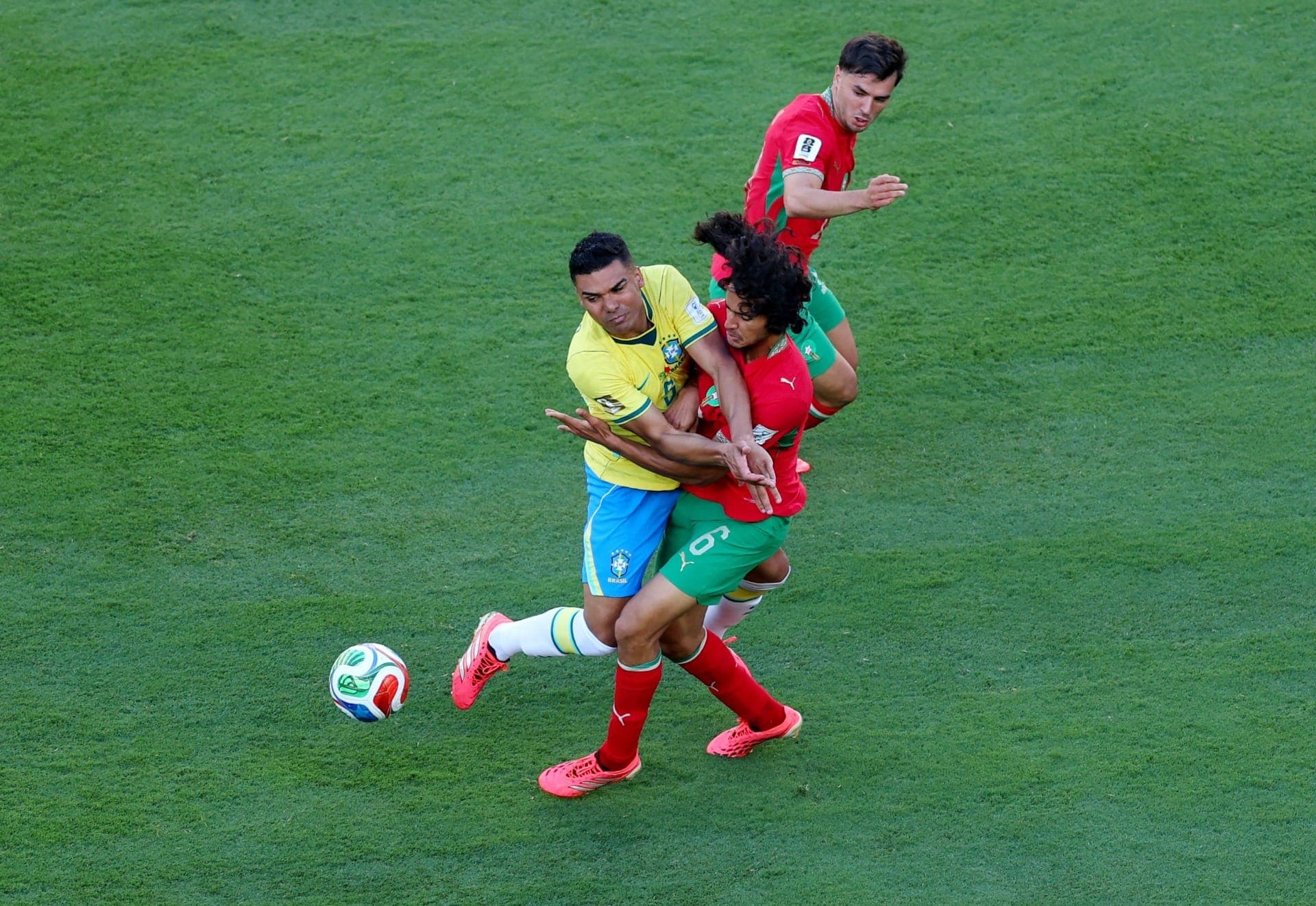 Casemiro foi criticado em veículos de diversos países