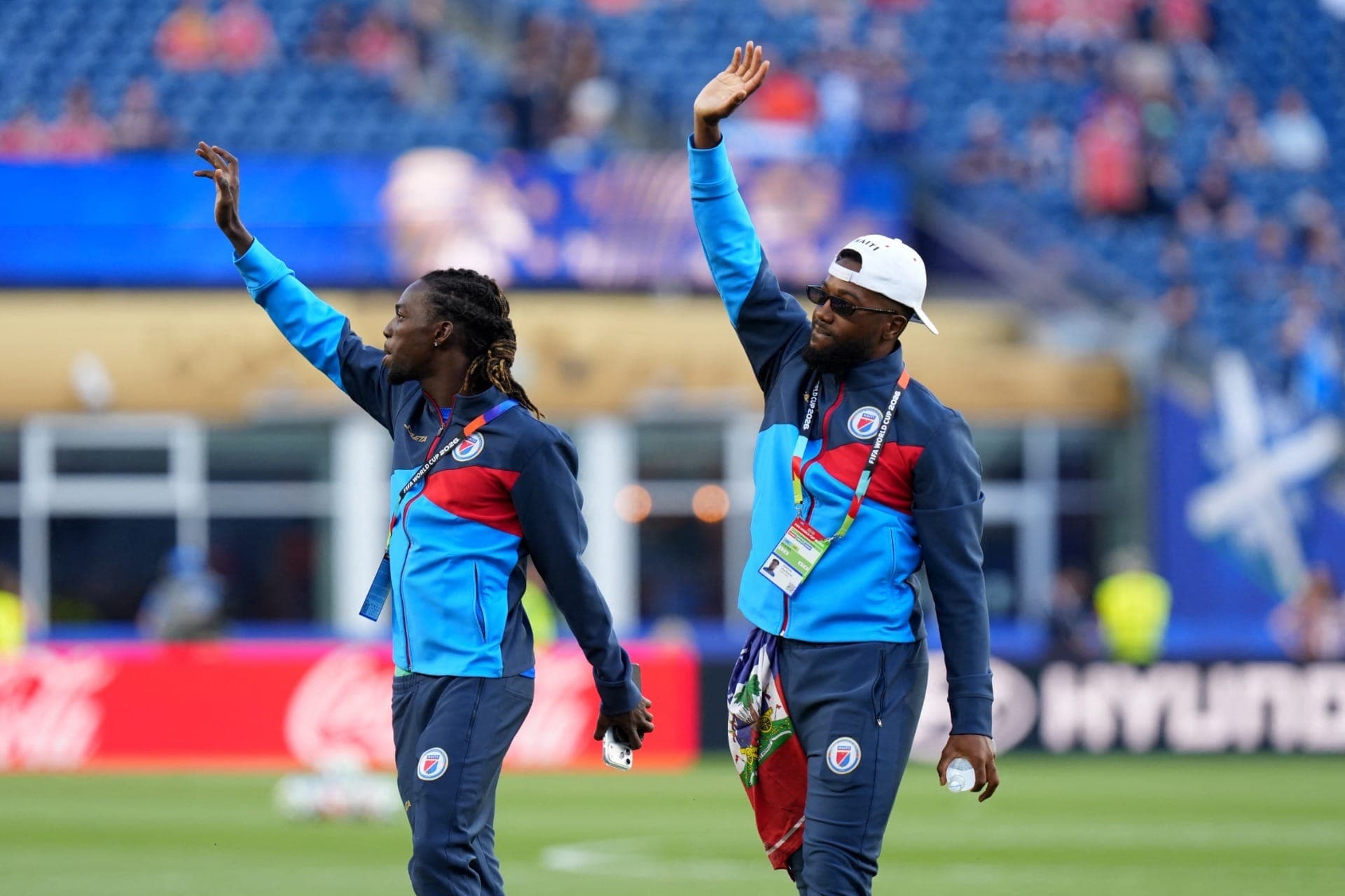 Duckens Nazon, do Haiti, em campo antes da partida