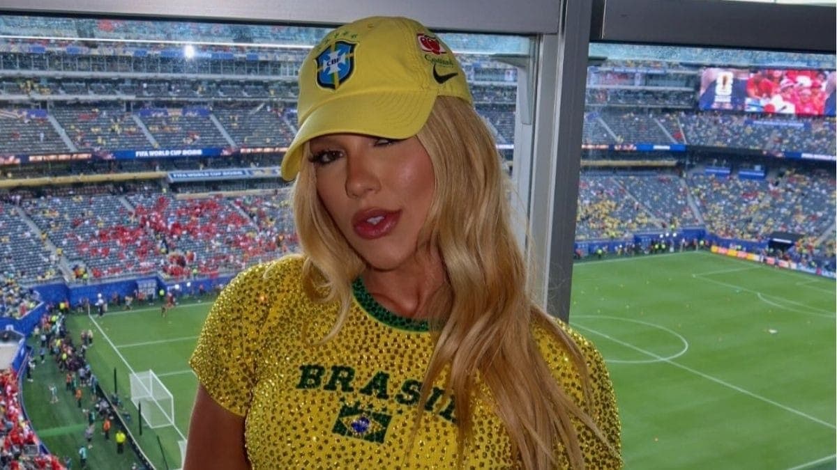 Virginia Fonseca assiste à estreia do Brasil na Copa do Mundo