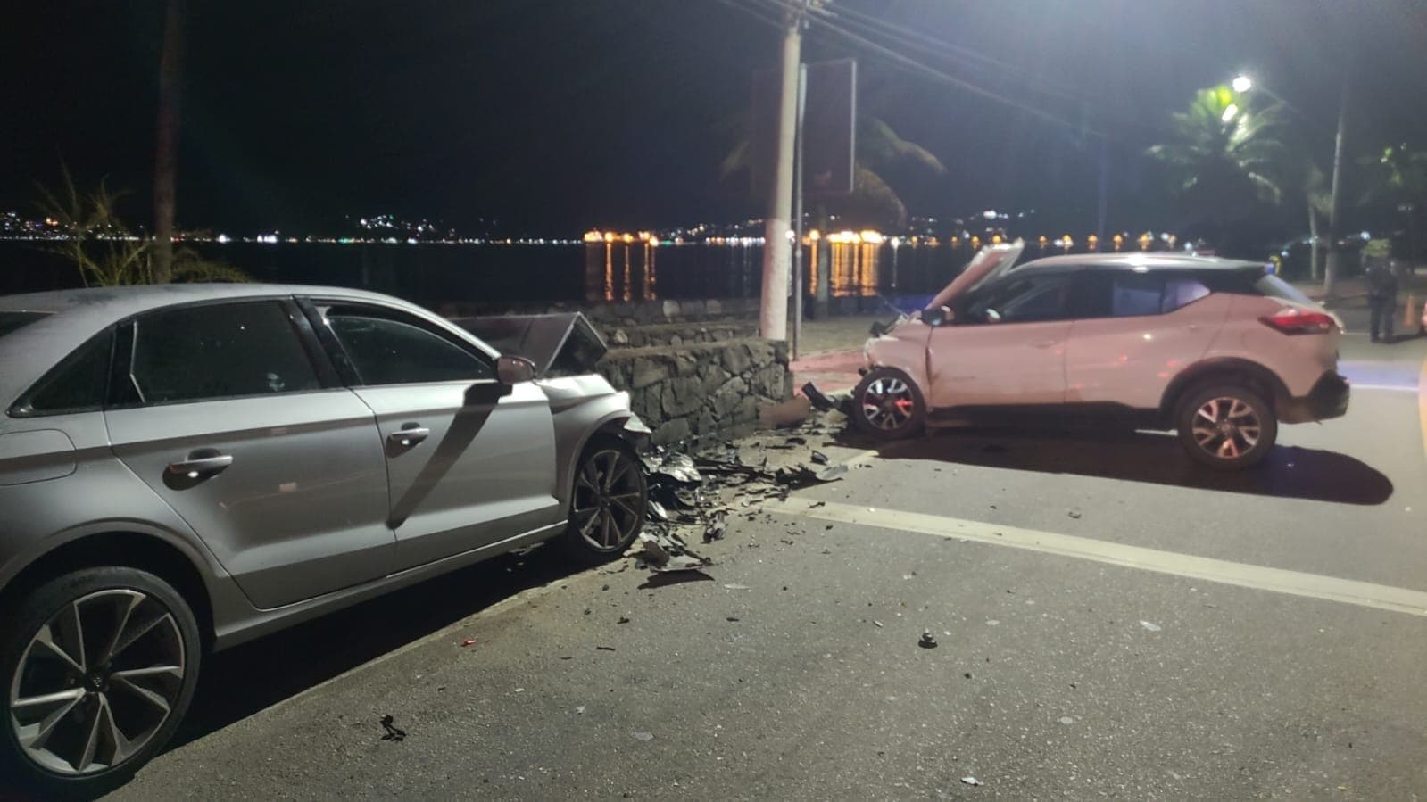 Batida frontal deixa quatro feridos na Avenida Guarda Mor, em São Sebastião