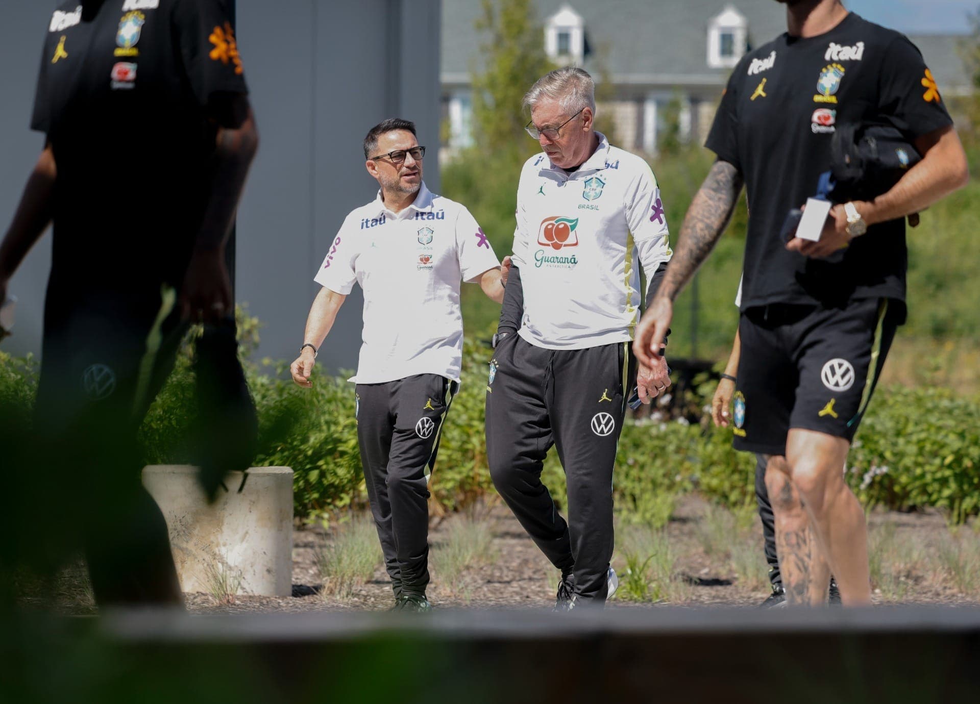 Carlo Ancelotti durante treino da Seleção Brasileira