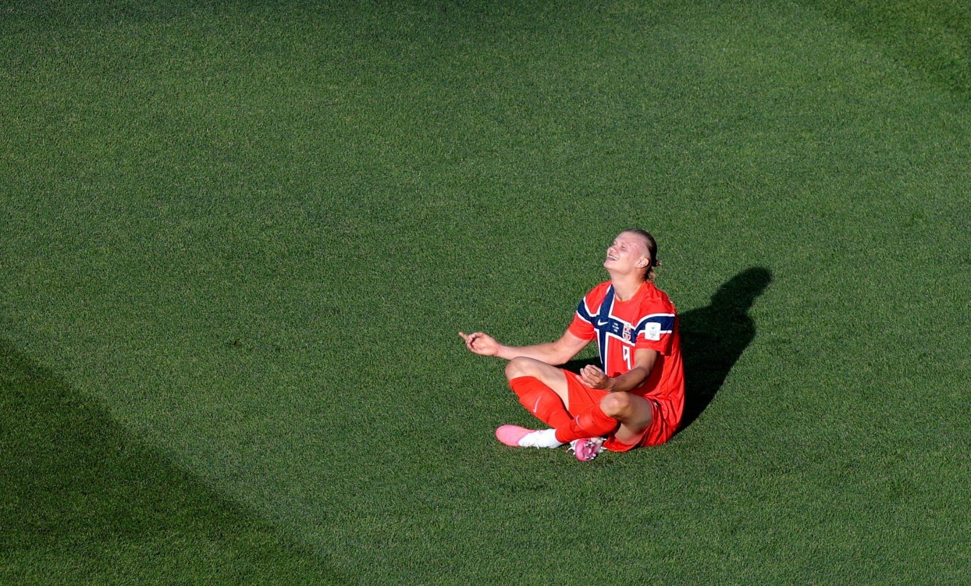 Haaland marcou dois gols em sua estreia na Copa do Mundo