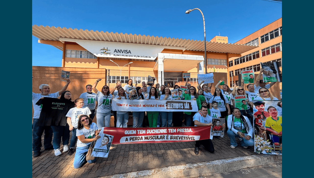 Manifestantes cobram retomada de medicamento no tratamento da Distrofia Muscular de Duchenne