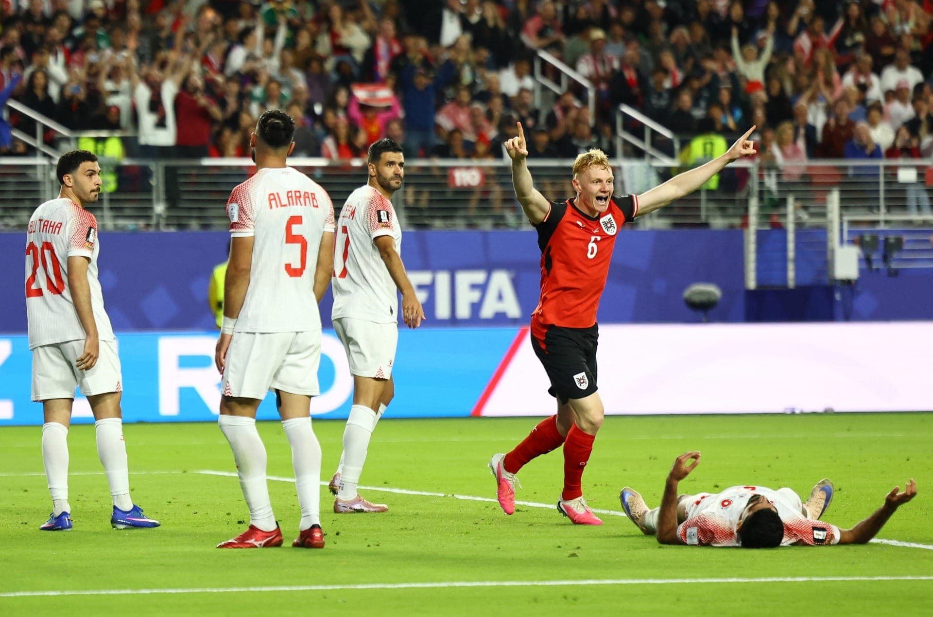Al Arab fez gol contra para a Áustria em jogo contra a Jordânia, pela Copa do Mundo