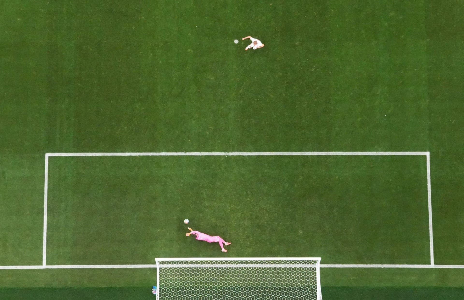 Kane perdeu pênalti, mas goleiro croata se adiantou