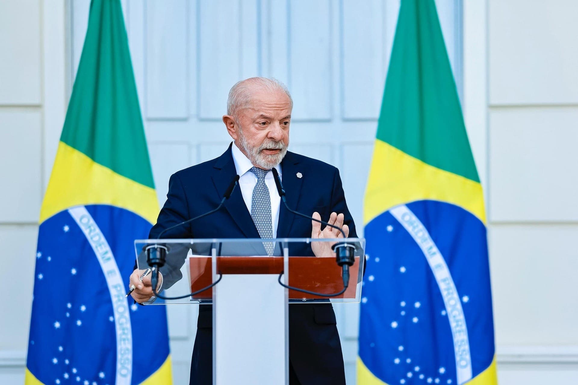 Lula em coletiva para a imprensa durante a reunião do G7