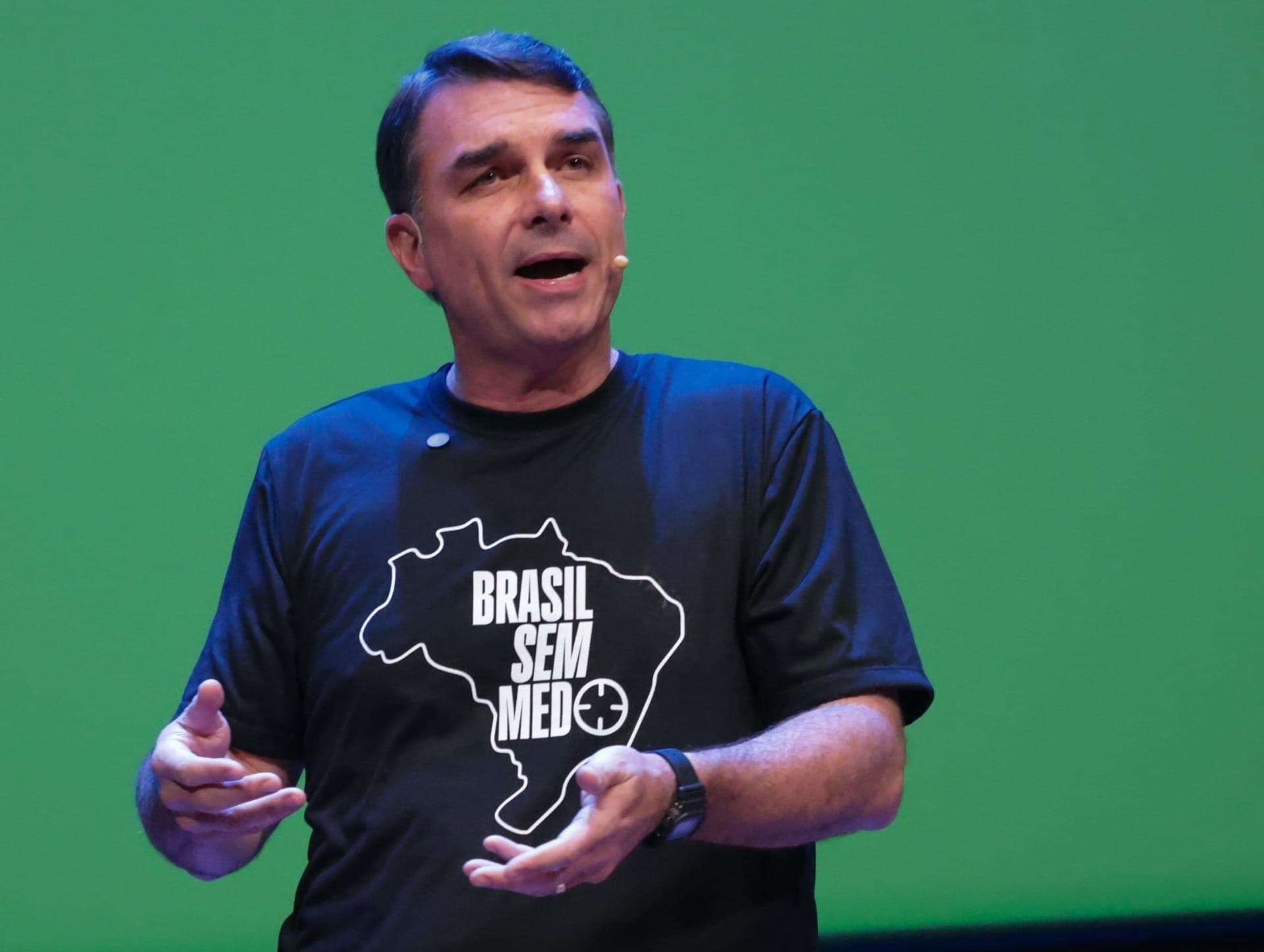 Flávio Bolsonaro durante lançamento de plano para a segurança pública