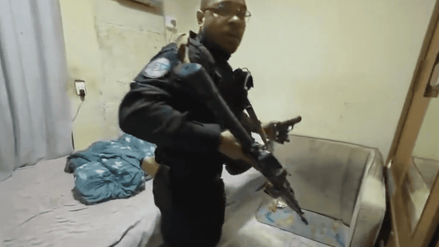 Três são presos em operação contra extorsão de milícia no Catiri