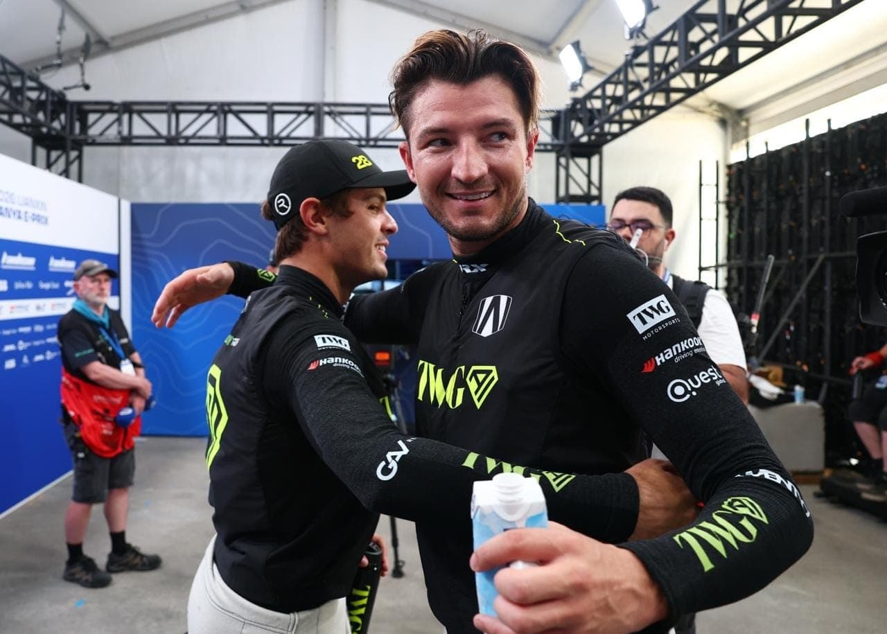 Felipe Drugovich (esq.) e Jake Dennis após E-Prix de Sanya