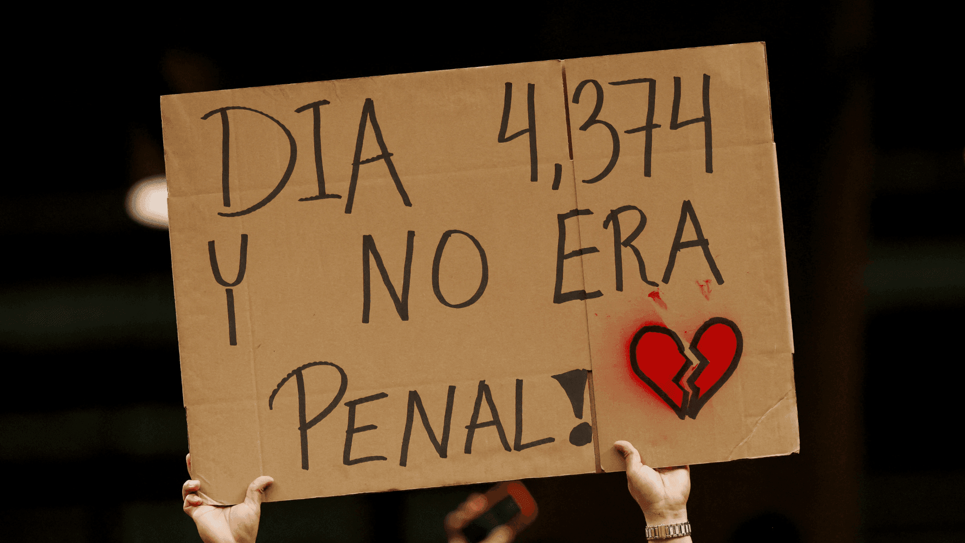 Torcedores do México protestam contra Holanda por lance da Copa de 2014