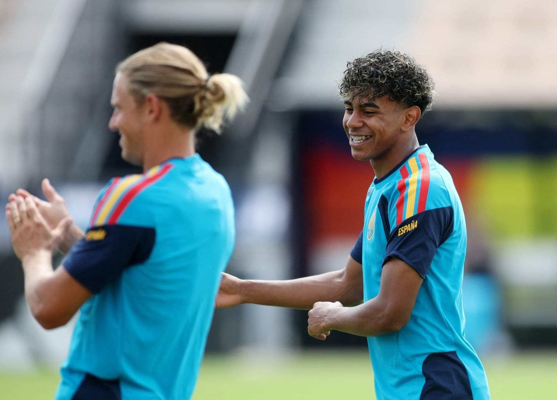 Yamal durante treino da Espanha