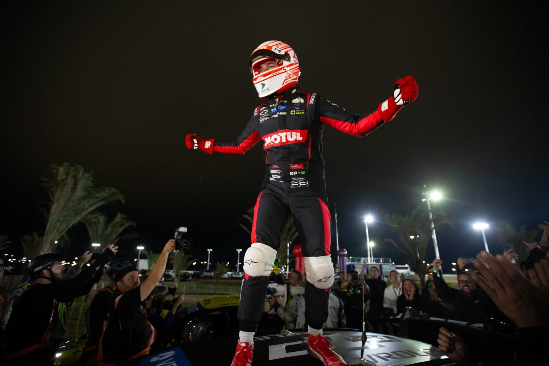 A comemoração de Nelsinho Piquet após vitória em Cuiabá