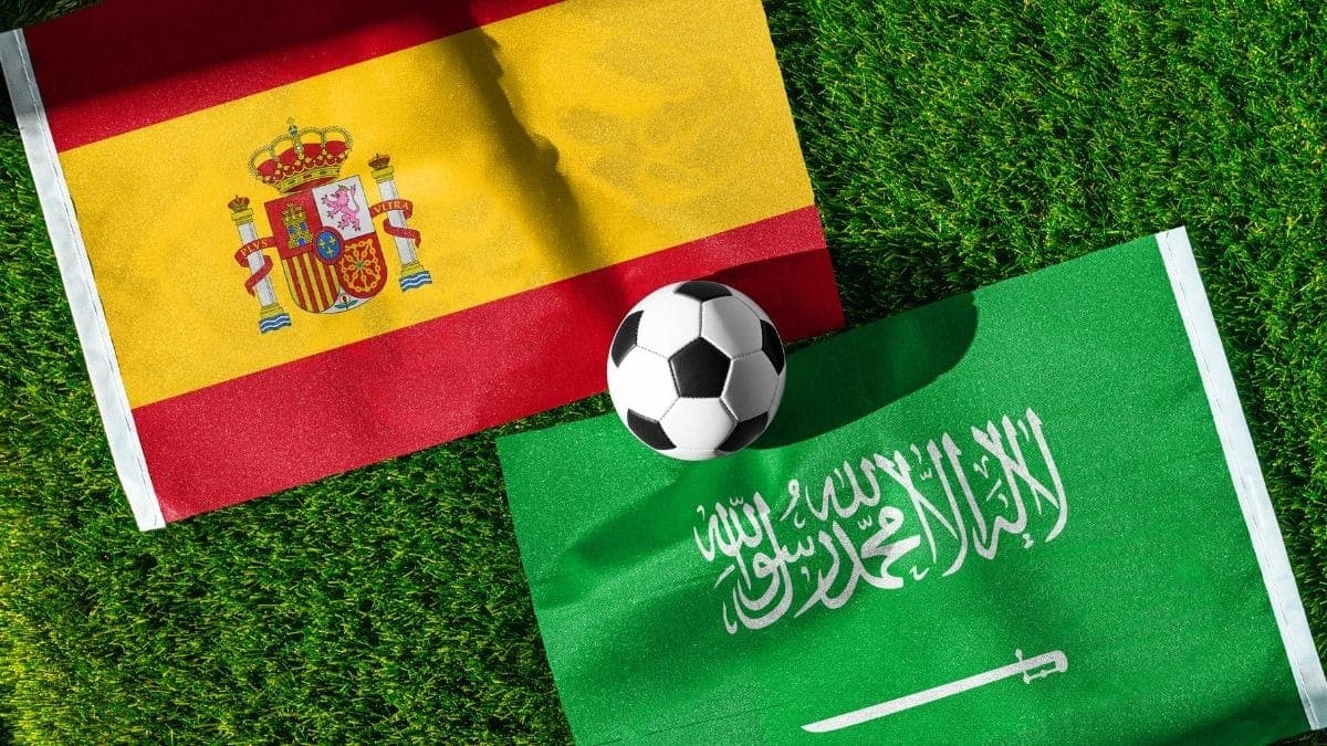 Espanha e Arábia Saudita se enfrentam neste domingo (21)