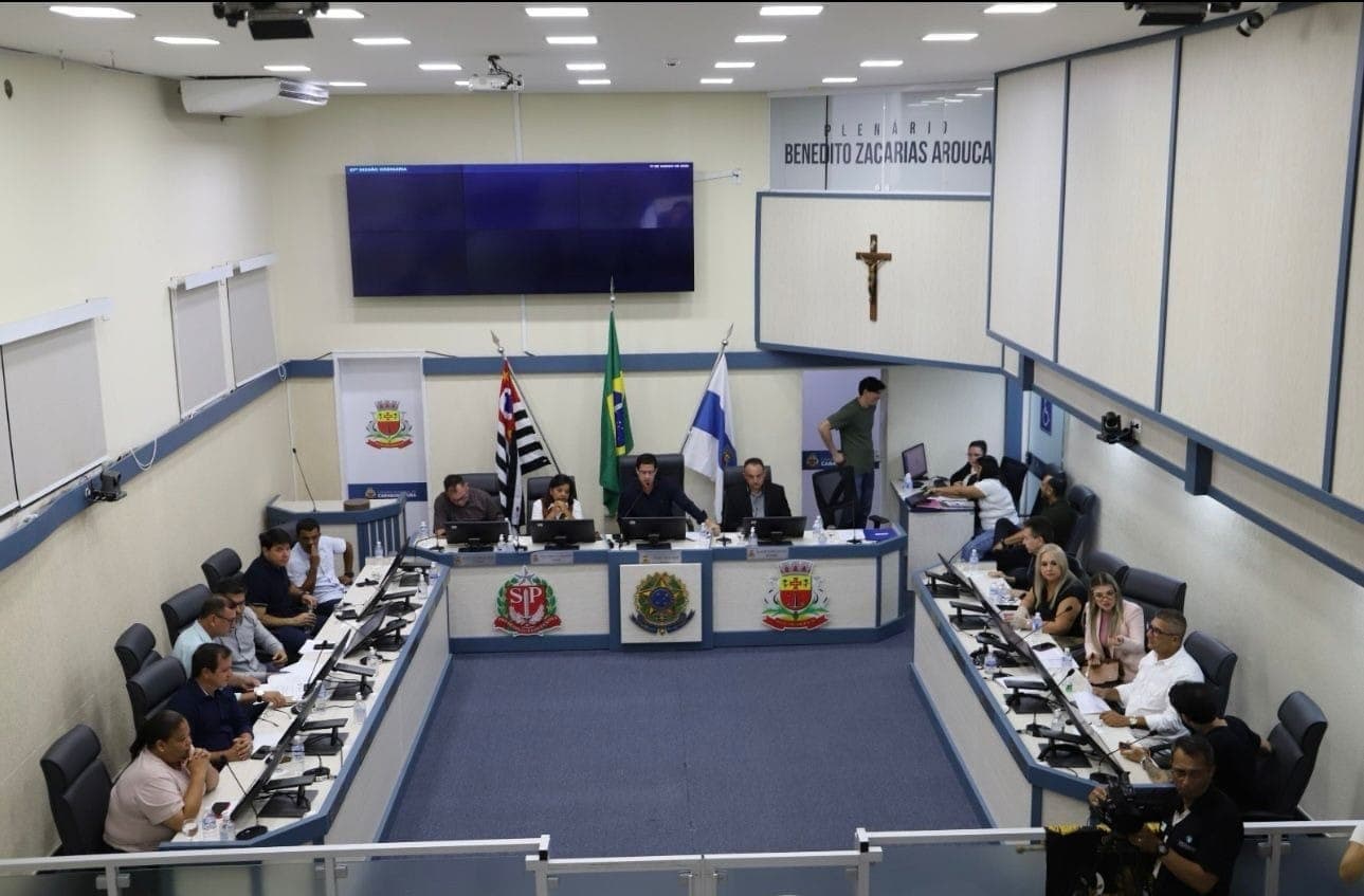 Câmara de Caraguatatuba discute veto à revogação da taxa do lixo