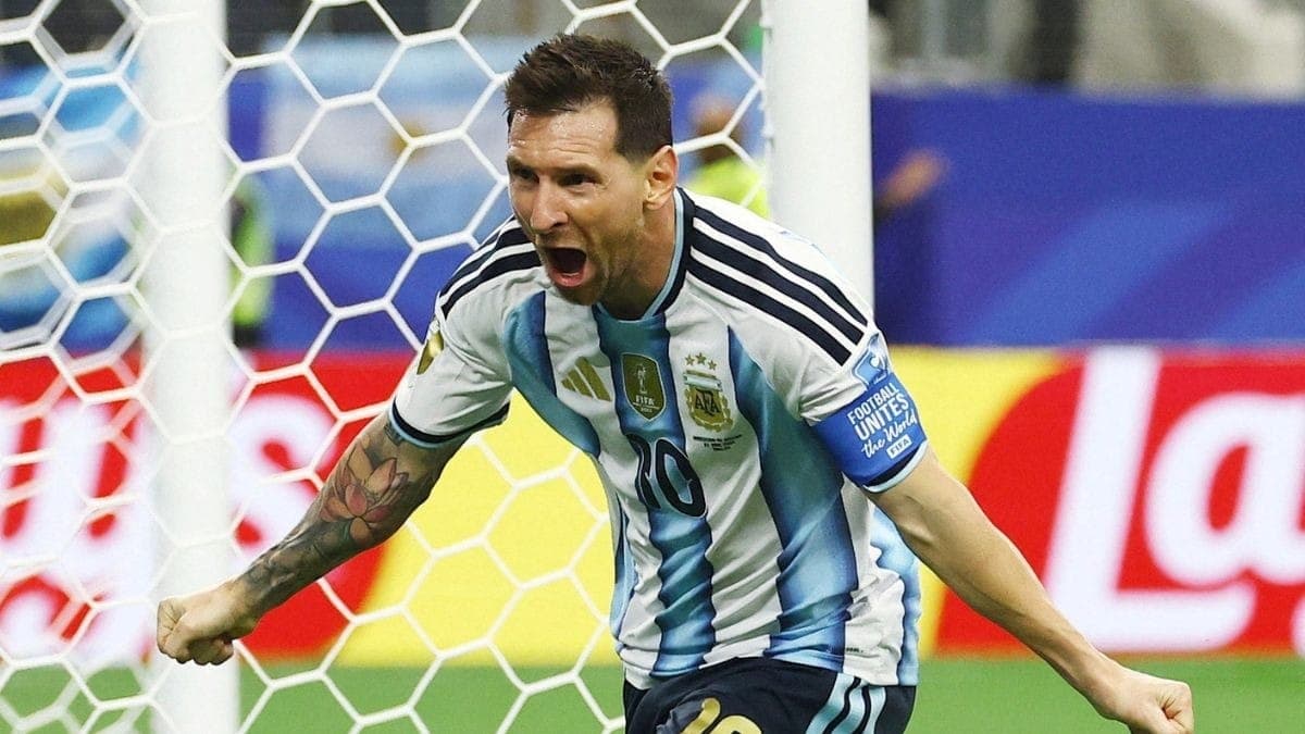 Lionel Messi comemora gol histórico contra a Áustria
