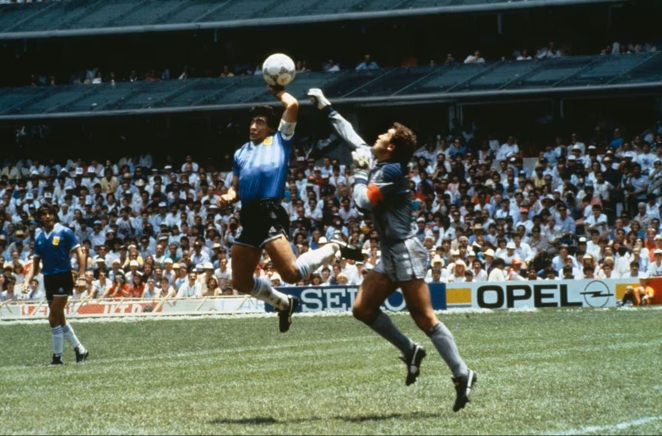 'Mão de Deus': o dia em que Maradona vingou a Argentina