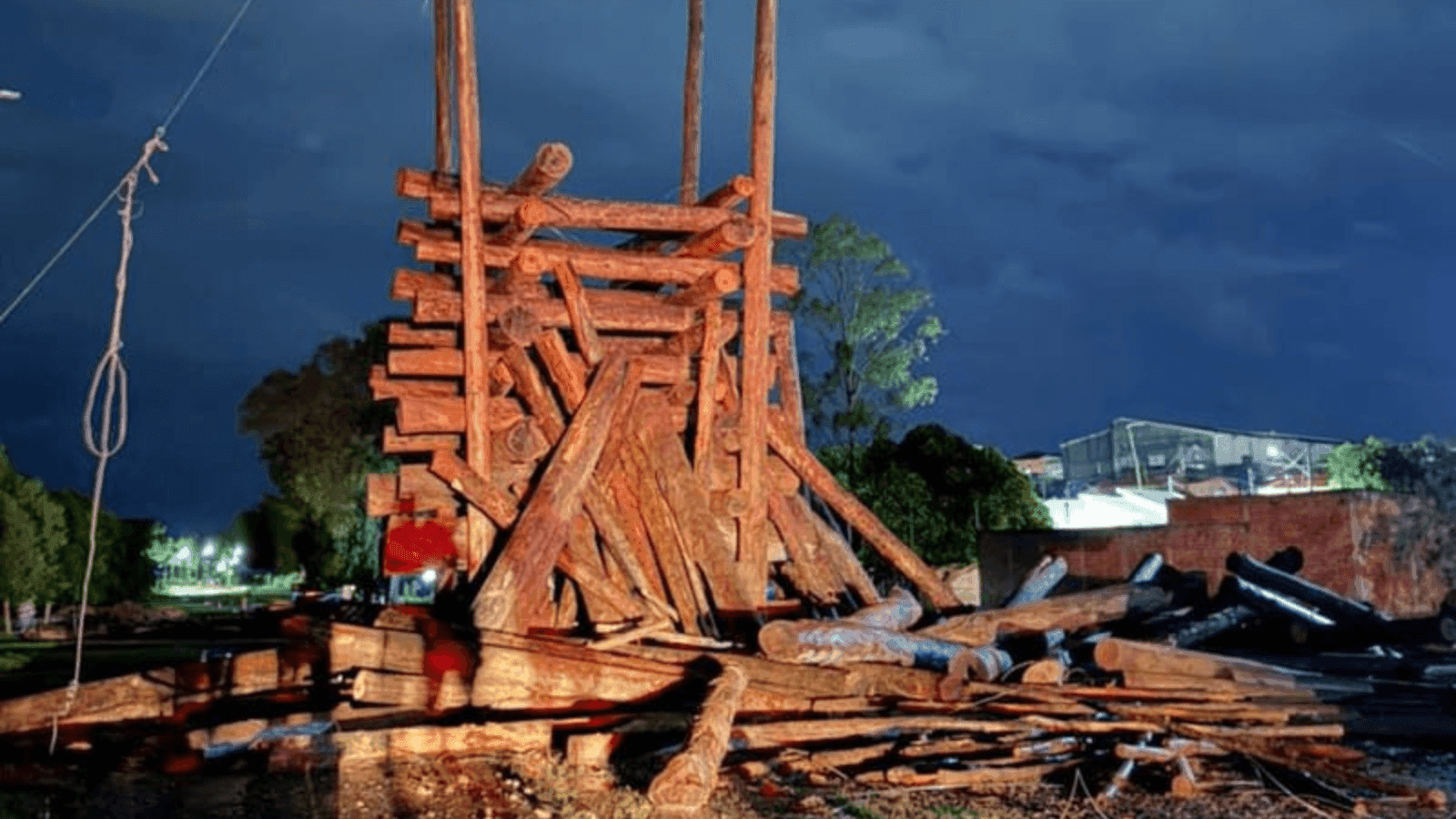 A fogueira é considerada a maior do Brasil