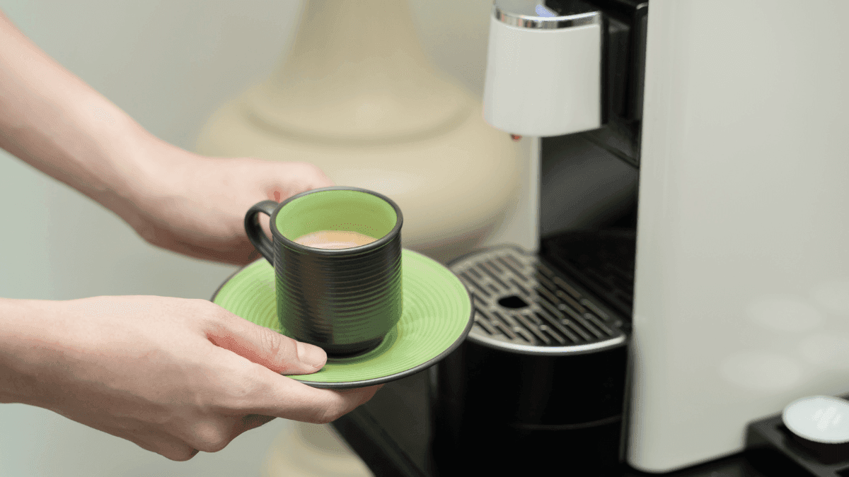 Como limpar a cafeteira de cápsula? Veja o passo a passo