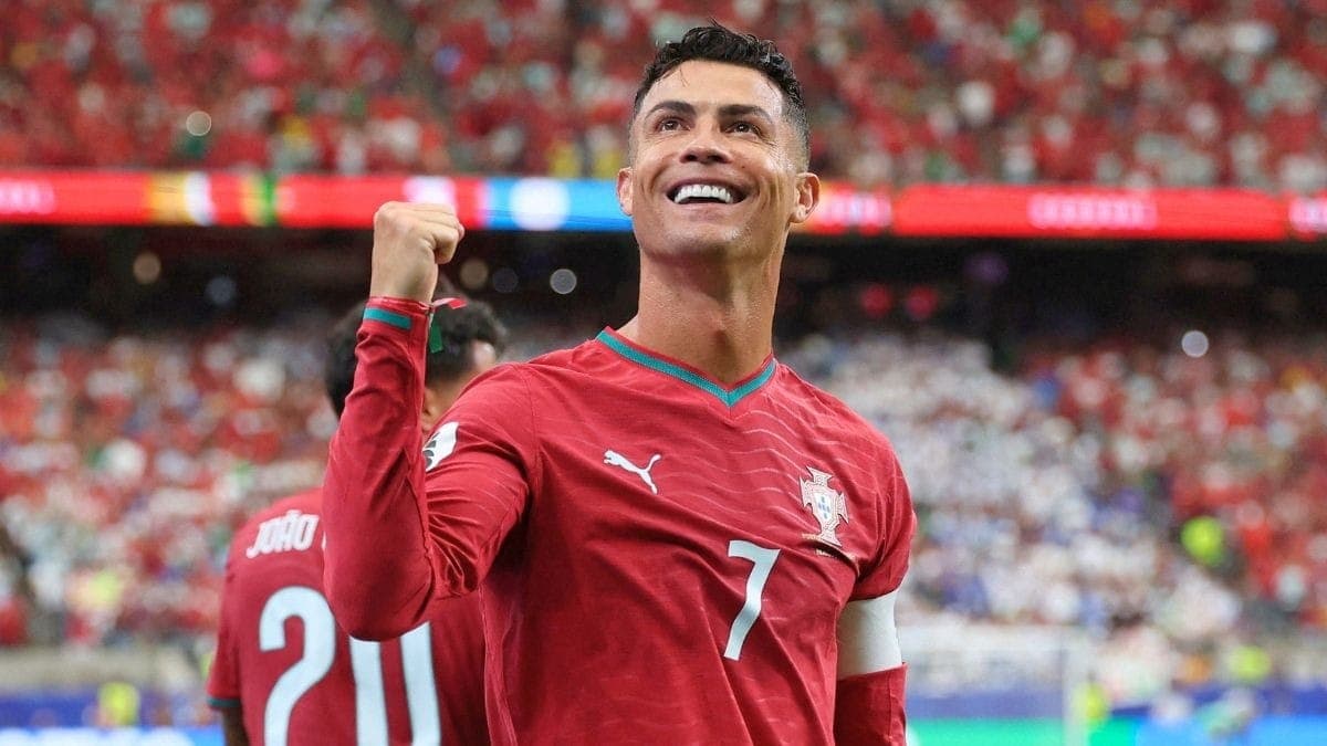 Cristiano Ronaldo comemora gol por Portugal