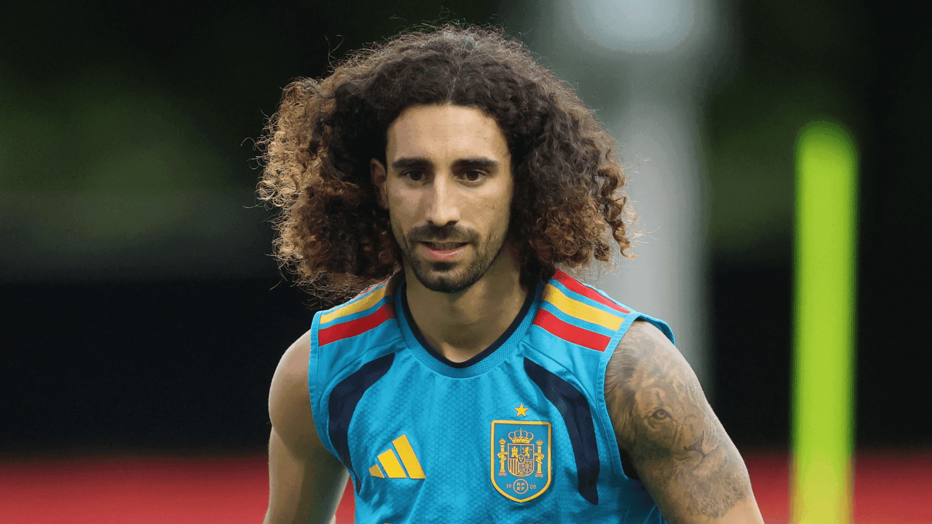 Cucurella em treino da Espanha durante a Copa do Mundo